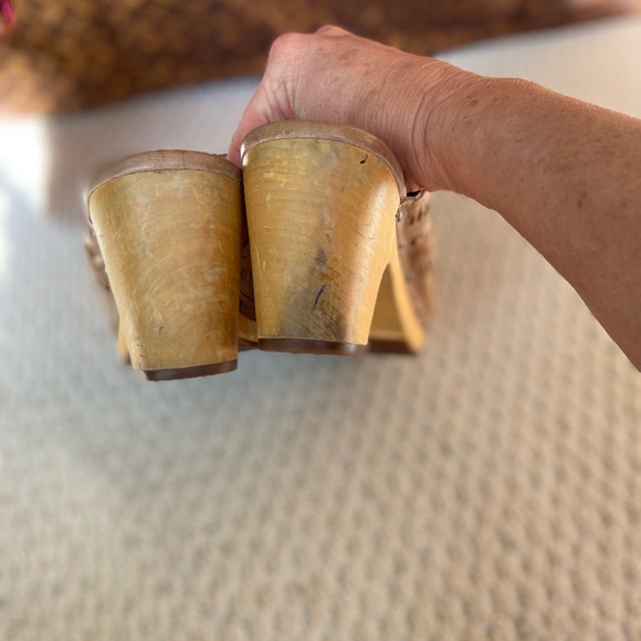 Ugg Clog Tan Upper& Platform Heel - Picture 5 of 9